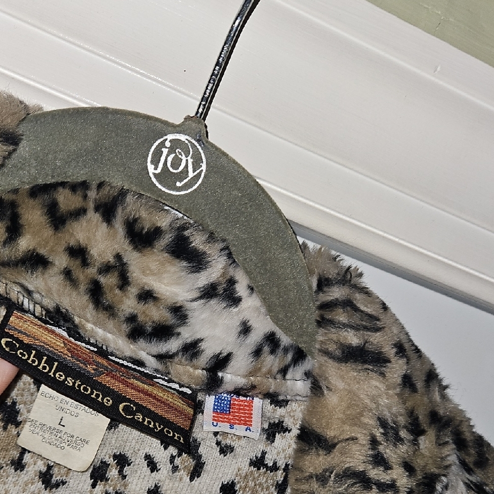 Leopard Print Faux Fur Vest - Picture 2 of 9